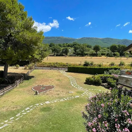 Hébergement de vacances Rustic Holiday In With Swimming Pool
