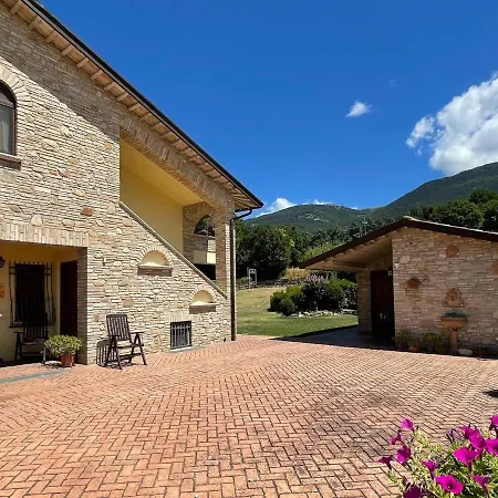 Rustic Holiday In With Swimming Pool Hébergement de vacances