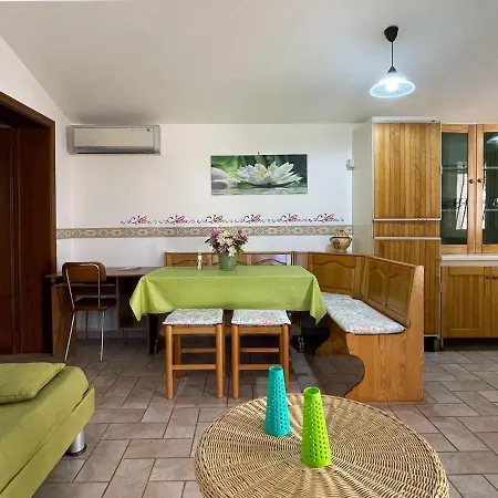 Rustic Holiday In With Swimming Pool Hébergement de vacances