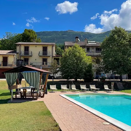 Hébergement de vacances Rustic Holiday In With Swimming Pool *