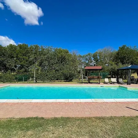 Hébergement de vacances Rustic Holiday In With Swimming Pool