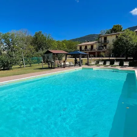 Dom wakacyjny Rustic Holiday In With Swimming Pool